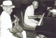 Compay Secundo & Ruben Gonzales (Foto: Susan Titelman)